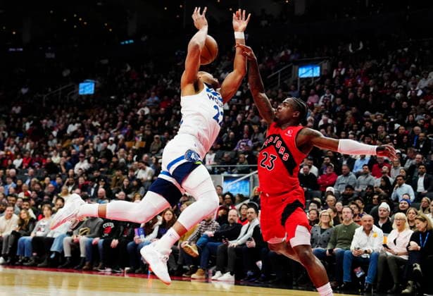 February 4, 2026, Toronto, On, CANADA: Toronto Raptors Jamal Shead (23) knocks the ball away from Minnesota Timberwolves Jaylen Clark (22) during first half NBA, Basketball Herren, USA basketball action in Toronto on Wednesday, Feb. 4, 2026. Canada News - February 4, 2026  - ZUMAc35_ 20260204_zaf_c35_106 Copyright: xFrankxGunnx
