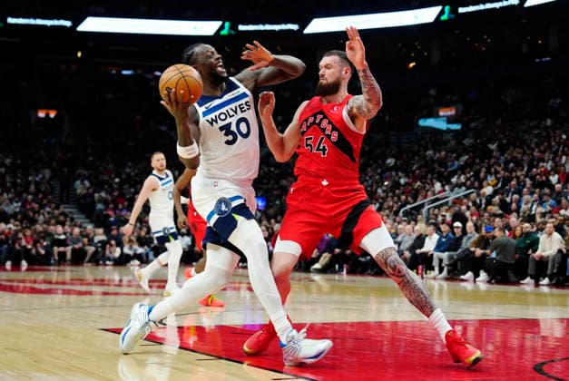 February 4, 2026, Toronto, On, CANADA: Minnesota Timberwolves Julius Randle (30) drives at Toronto Raptors Sandro Mamukelashvili (54) during first half NBA, Basketball Herren, USA basketball action in Toronto on Wednesday, Feb. 4, 2026. Canada News - February 4, 2026  - ZUMAc35_ 20260204_zaf_c35_113 Copyright: xFrankxGunnx