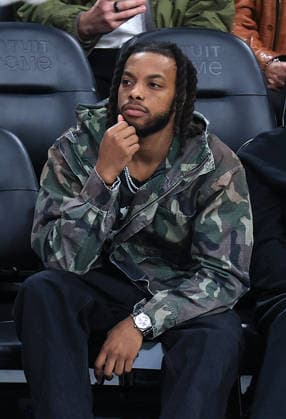 February 4, 2026, Inglewood, California, USA: Darius Garland acquired by the Los Angeles Clippers sits courtside during a 2026 NBA, Basketball Herren, USA regular season game against the Cleveland Cavaliers on Wednesday February 4, 2026 at Intuit Dome Arena in Inglewood, California. JAVIER ROJAS PI Inglewood USA - ZUMAp124 20260204_zaa_p124_001 Copyright: xJavierxRojasx