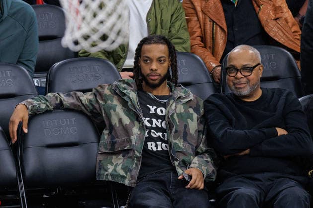 February 4, 2026, Inglewood, California, USA: Darius Garland acquired by the Los Angeles Clippers sits courtside during a 2026 NBA, Basketball Herren, USA regular season game against the Cleveland Cavaliers on Wednesday February 4, 2026 at Intuit Dome Arena in Inglewood, California. JAVIER ROJAS PI Inglewood USA - ZUMAp124 20260204_zaa_p124_002 Copyright: xJavierxRojasx