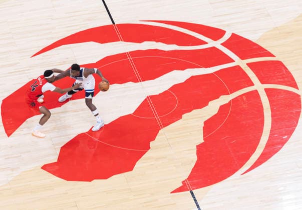 (260205) -- TORONTO, Feb. 5, 2026 -- Anthony Edwards (R) of Minnesota Timberwolves dribbles during the 2025-2026 NBA, Basketball Herren, USA regular season game between Toronto Raptors and Minnesota Timberwolves in Toronto, Canada, on Feb. 4, 2026. (Photo by Xinhua) (SP)CANADA-TORONTO-BASKETBALL-NBA-TIMBERWOLVES VS RAPTORS ZouxZheng 