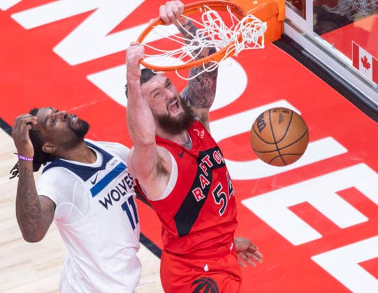 (260205) -- TORONTO, Feb. 5, 2026 -- Sandro Mamukelashvili (R) of Toronto Raptors dunks during the 2025-2026 NBA, Basketball Herren, USA regular season game between Toronto Raptors and Minnesota Timberwolves in Toronto, Canada, on Feb. 4, 2026. (Photo by Xinhua) (SP)CANADA-TORONTO-BASKETBALL-NBA-TIMBERWOLVES VS RAPTORS ZouxZheng 
