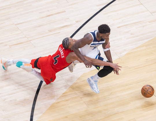 (260205) -- TORONTO, Feb. 5, 2026 -- Scottie Barnes (L) of Toronto Raptors vies with Anthony Edwards of Minnesota Timberwolves during the 2025-2026 NBA, Basketball Herren, USA regular season game between Toronto Raptors and Minnesota Timberwolves in Toronto, Canada, on Feb. 4, 2026. (Photo by Xinhua) (SP)CANADA-TORONTO-BASKETBALL-NBA-TIMBERWOLVES VS RAPTORS ZouxZheng 