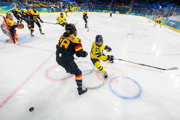 260205 Katarina Jobst-Smith of Germany and Lina Ljungblom of Sweden in the women s Ice hockey, Eishockey game between Sweden and Germany during day -1 of the 2026 Winter Olympics on February 5, 2026 in Milan. Photo: Carl Sandin BILDBYRAN kod CS CS0849 ishockey ice hockey Olympic Games, Olympische Spiele, Olympia, OS olympics winter olympics os ol olympiska spel vinter-os olympiske leker milano cortina 2026 milan cortina 2026 milano cortina 2026 olympic games milano cortina 2026 winter olympic games milano cortina-os milano cortina-ol vinter-ol -1 bbeng sverige tyskland *** 260205 Katarina Jobst Smith of Germany and Lina Ljungblom of Sweden in the women s ice hockey game between Sweden and Germany during day 1 of the 2026 Winter Olympics on February 5, 2026 in Milan Photo Carl Sandin BILDBYRAN kod CS CS0849 ishockey ice hockey olympic games olympics winter olympics os ol olympiska spel vinter os olympiske leker milano cortina 2026 milan cortina 2026 milano cortina 2026 olympic games milano cortina 2026 winter olympic games milano cortina os milano cortina ol vinter ol 1 bbeng sverige tyskland  Copyright: CARLxSANDIN BB260205CS012