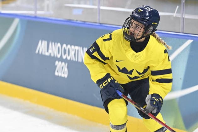 MILANO, ITALIEN 20260205 Sveriges Sofie Lundin under OS-premiären i damernas ishockey mellan Sverige och Tyskland pa Milano Rho Ice hockey, Eishockey Arena under OS i Milano. *** Bilden ingar i SPORTPAKET. För övriga BETALBILD ** MILANO ITALIEN x10070x *** MILANO, ITALY 20260205 Swedens Sofie Lundin during the womens ice hockey Olympic premiere between Sweden and Germany at the Milan Rho Ice Hockey Arena during the Milan Olympics The picture is included in the SPORT PACKAGE For others PAYPICTURE MILANO ITALY x10070x  Copyright: xJessicaxGow TTx OS 2026 ISHOCKEY SVERIGE-TYSKLAND