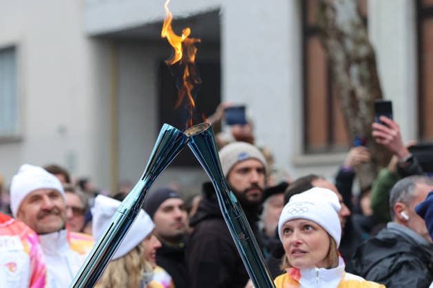 Milano Cortina 2026 - XXV Olympic Winter games, Winterspiele,Spiele, Summer games Sesto San Giovanni (MI) - Italy Thursday , February 5 , 2026 Journey of the Olympic Flame Milano Cortina 2026 to Milan  Copyright: xSergioxBisi IPAxSportx xipa-agency.netx xx IPA_70988946 IPA_Agency_IPA70988946