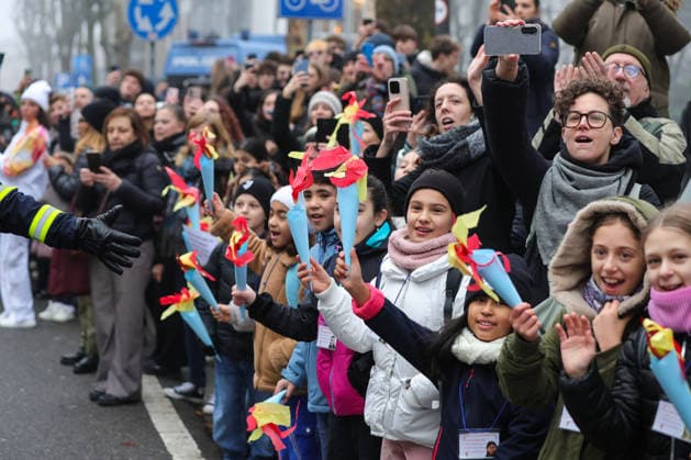Milano Cortina 2026 - XXV Olympic Winter games, Winterspiele,Spiele, Summer games Sesto San Giovanni (MI) - Italy Thursday , February 5 , 2026 Journey of the Olympic Flame Milano Cortina 2026 to Milan  Copyright: xSergioxBisi IPAxSportx xipa-agency.netx xx IPA_70988969 IPA_Agency_IPA70988969