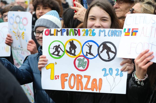 Milano Cortina 2026 - XXV Olympic Winter games, Winterspiele,Spiele, Summer games Sesto San Giovanni (MI) - Italy Thursday , February 5 , 2026 Journey of the Olympic Flame Milano Cortina 2026 to Milan  Copyright: xSergioxBisi IPAxSportx xipa-agency.netx xx IPA_70989087 IPA_Agency_IPA70989087