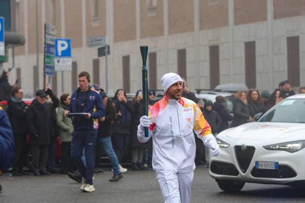 Milano Cortina 2026 - XXV Olympic Winter games, Winterspiele,Spiele, Summer games Sesto San Giovanni (MI) - Italy Thursday , February 5 , 2026 Journey of the Olympic Flame Milano Cortina 2026 to Milan  Copyright: xSergioxBisi IPAxSportx xipa-agency.netx xx IPA_70989149 IPA_Agency_IPA70989149