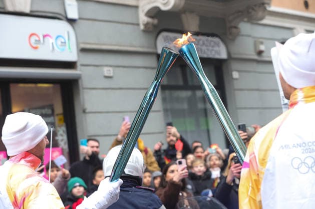 Milano Cortina 2026 - XXV Olympic Winter games, Winterspiele,Spiele, Summer games Sesto San Giovanni (MI) - Italy Thursday , February 5 , 2026 Journey of the Olympic Flame Milano Cortina 2026 to Milan  Copyright: xSergioxBisi IPAxSportx xipa-agency.netx xx IPA_70989184 IPA_Agency_IPA70989184