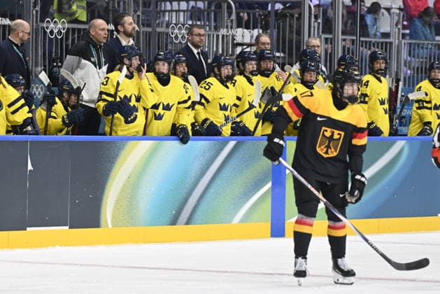 MILAN, ITALY 20260205 The Swedish players after Germany scored 0-1 during the Olympic opening match in women s Ice hockey, Eishockey between Sweden and Germany at the Milan Rho Ice Hockey Arena during the Milan Olympics. *** The image is included in the SPORTS PACKAGE. For others PAYMENT IMAGE ** MILANO ITALY x10070x *** MILAN, ITALY 20260205 The Swedish players after Germany scored 0 1 during the Olympic opening match in women s ice hockey between Sweden and Germany at the Milan Rho Ice Hockey Arena during the Milan Olympics The image is included in the SPORTS PACKAGE For others PAYMENT IMAGE MILANO ITALY x10070x  Copyright: xJessicaxGow TTx OLYMPICS 2026 ICE HOCKEY SWEDEN-GERMANY