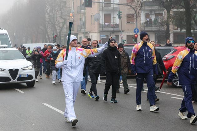 Milano Cortina 2026 - XXV Olympic Winter games, Winterspiele,Spiele, Summer games Sesto San Giovanni (MI) - Italy Thursday , February 5 , 2026 Journey of the Olympic Flame Milano Cortina 2026 to Milan  Copyright: xSergioxBisi IPAxSportx xipa-agency.netx xx IPA_70989381 IPA_Agency_IPA70989381