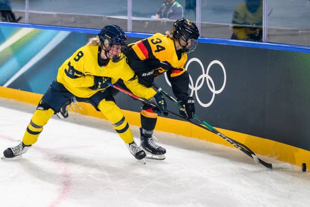 260205 Hilda Svensson of Sweden and Celina Haider of Germany in the women s Ice hockey, Eishockey game between Sweden and Germany during day -1 of the 2026 Winter Olympics on February 5, 2026 in Milan. Photo: Carl Sandin BILDBYRAN kod CS CS0849 ishockey ice hockey Olympic Games, Olympische Spiele, Olympia, OS olympics winter olympics os ol olympiska spel vinter-os olympiske leker milano cortina 2026 milan cortina 2026 milano cortina 2026 olympic games milano cortina 2026 winter olympic games milano cortina-os milano cortina-ol vinter-ol -1 bbeng sverige tyskland *** 260205 Hilda Svensson of Sweden and Celina Haider of Germany in the women s ice hockey game between Sweden and Germany during day 1 of the 2026 Winter Olympics on February 5, 2026 in Milan Photo Carl Sandin BILDBYRAN kod CS CS0849 ishockey ice hockey olympic games olympics winter olympics os ol olympiska spel vinter os olympiske leker milano cortina 2026 milan cortina 2026 milano cortina 2026 olympic games milano cortina 2026 winter olympic games milano cortina os milano cortina ol vinter ol 1 bbeng sverige tyskland  Copyright: CARLxSANDIN BB260205CS019