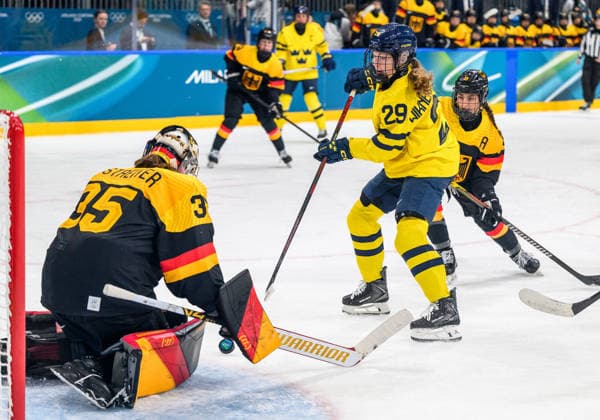 260205 Felizia Wikner Zienkiewicz of Sweden against goaltender Sandra Abstreiter of Germany in the women s Ice hockey, Eishockey game between Sweden and Germany during day -1 of the 2026 Winter Olympics on February 5, 2026 in Milan. Photo: Carl Sandin BILDBYRAN kod CS CS0849 ishockey ice hockey Olympic Games, Olympische Spiele, Olympia, OS olympics winter olympics os ol olympiska spel vinter-os olympiske leker milano cortina 2026 milan cortina 2026 milano cortina 2026 olympic games milano cortina 2026 winter olympic games milano cortina-os milano cortina-ol vinter-ol -1 bbeng sverige tyskland *** 260205 Felizia Wikner Zienkiewicz of Sweden against goaltender Sandra Abstreiter of Germany in the women s ice hockey game between Sweden and Germany during day 1 of the 2026 Winter Olympics on February 5, 2026 in Milan Photo Carl Sandin BILDBYRAN kod CS CS0849 ishockey ice hockey olympic games olympics winter olympics os ol olympiska spel vinter os olympiske leker milano cortina 2026 milan cortina 2026 milano cortina 2026 olympic games milano cortina 2026 winter olympic games milano cortina os milano cortina ol vinter ol 1 bbeng sverige tyskland  Copyright: CARLxSANDIN BB260205CS024