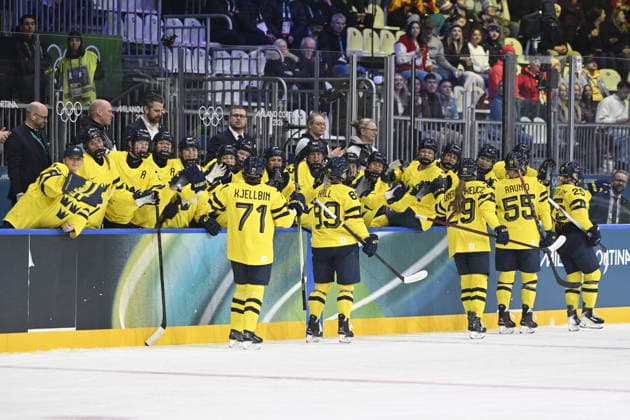 MILAN, ITALY 20260205 Sweden s Lina Ljungblom (25) celebrates with her teammates after equalizing 1-1 during the Olympic opening match of the women s Ice hockey, Eishockey between Sweden and Germany at the Milan Rho Ice Hockey Arena during the Milan Olympics. *** The image is included in the SPORTS PACKAGE. For others PAYMENT IMAGE ** MILANO ITALY x10070x *** MILAN, ITALY 20260205 Sweden s Lina Ljungblom 25 celebrates with her teammates after equalizing 1 1 during the Olympic opening match of the women s ice hockey between Sweden and Germany at the Milan Rho Ice Hockey Arena during the Milan Olympics The image is included in the SPORTS PACKAGE For others PAYMENT IMAGE MILANO ITALY x10070x  Copyright: xJessicaxGow TTx OLYMPICS 2026 ICE HOCKEY SWEDEN-GERMANY