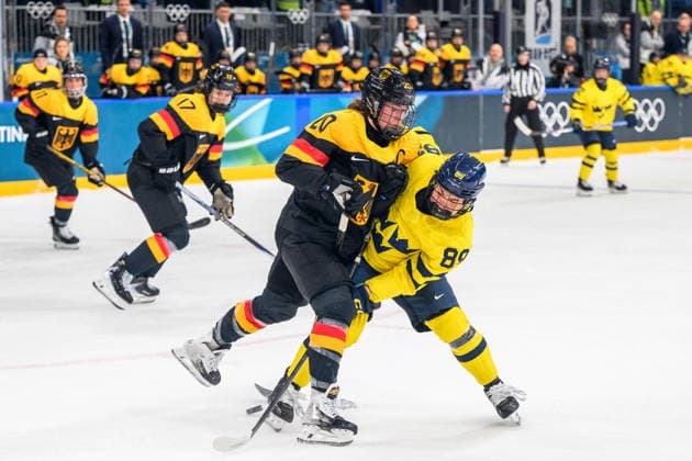 260205 Daria Gleissner of Germany and Nicole Hall of Sweden in the women s Ice hockey, Eishockey game between Sweden and Germany during day -1 of the 2026 Winter Olympics on February 5, 2026 in Milan. Photo: Carl Sandin BILDBYRAN kod CS CS0849 ishockey ice hockey Olympic Games, Olympische Spiele, Olympia, OS olympics winter olympics os ol olympiska spel vinter-os olympiske leker milano cortina 2026 milan cortina 2026 milano cortina 2026 olympic games milano cortina 2026 winter olympic games milano cortina-os milano cortina-ol vinter-ol -1 bbeng sverige tyskland *** 260205 Daria Gleissner of Germany and Nicole Hall of Sweden in the women s ice hockey game between Sweden and Germany during day 1 of the 2026 Winter Olympics on February 5, 2026 in Milan Photo Carl Sandin BILDBYRAN kod CS CS0849 ishockey ice hockey olympic games olympics winter olympics os ol olympiska spel vinter os olympiske leker milano cortina 2026 milan cortina 2026 milano cortina 2026 olympic games milano cortina 2026 winter olympic games milano cortina os milano cortina ol vinter ol 1 bbeng sverige tyskland  Copyright: CARLxSANDIN BB260205CS028