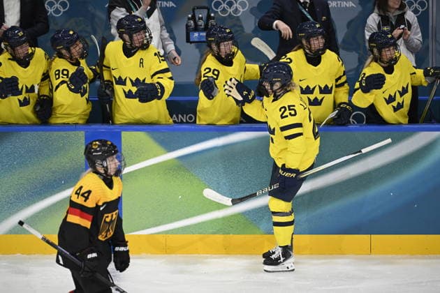 MILAN, ITALY 20260205 Sweden s Lina Ljungblom (25) celebrates after scoring 2-1 during the Olympic opening match in women s Ice hockey, Eishockey between Sweden and Germany at the Milan Rho Ice Hockey Arena during the Milan Olympics. *** The image is included in the SPORTS PACKAGE. For others PAYMENT IMAGE ** MILANO ITALY x10070x *** MILAN, ITALY 20260205 Sweden s Lina Ljungblom 25 celebrates after scoring 2 1 during the Olympic opening match in women s ice hockey between Sweden and Germany at the Milan Rho Ice Hockey Arena during the Milan Olympics The image is included in the SPORTS PACKAGE For others PAYMENT IMAGE MILANO ITALY x10070x  Copyright: xJessicaxGow TTx OLYMPICS 2026 ICE HOCKEY SWEDEN-GERMANY