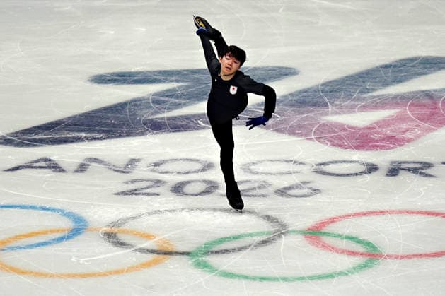 Shun Sato of Japan performs a Biellmann spin during Men s Figure skating, Eiskunstlauf practice before the start of the Milan 2026 Winter Olympic Games, Olympische Spiele, Olympia, OS at the Milano Ice Skating Arena in Milan, Italy on Wednesday, February 5, 2026.  OLY20260205102 RichardxEllis