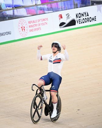 2026 UEC Track Elite European Championships Picture by Olly Hassell SWpix.com - 05 02 2026 - Cycling - 2026 UEC Track Elite European Championships - Konya Velodrome, Konya, Türkiye - Men™s Keirin - For Gold - Matthew Richardson (Great Britain) Wins the Men™s Keirin to become European Champion Konya Konya Velodrome Türkiye Copyright: x xSWpix.comx(t axPhotographyxHubxLtd)xOllyxHassell SWpix.comx SWP-3177-1073