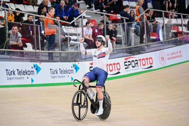 2026 UEC Track Elite European Championships Picture by Olly Hassell SWpix.com - 05 02 2026 - Cycling - 2026 UEC Track Elite European Championships - Konya Velodrome, Konya, Türkiye - Men™s Keirin - For Gold - Matthew Richardson (Great Britain) Wins the Men™s Keirin to become European Champion Konya Konya Velodrome Türkiye Copyright: x xSWpix.comx(t axPhotographyxHubxLtd)xOllyxHassell SWpix.comx SWP-3177-1075