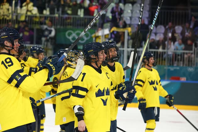 February 5, 2026, Milan, Lombardy, Italy: Swedish players of whom team captain ANNA KJELLBIN celebrate winning Women s Preliminary Round Group B game between Team Sweden and Team Germany at the Milano Cortina 2026 Winter Olympic Games, Olympische Spiele, Olympia, OS Sweden won 4:1 against Germany. Milan Italy - ZUMAc179 20260205_oly_c179_062 Copyright: xMickaelxChavetx