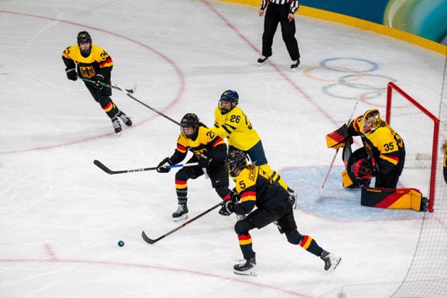 Jobst-Smith Katarina (ger),Olsson Hanna (swe),Schaffrath Charlott (ger) during the Winter Olympic Games, Olympische Spiele, Olympia, OS Milano Cortina 2026, at the Milano Rho Ice hockey, Eishockey Arena, on February 5, 2026 in Milano, Italy during Ice Hockey, Olympic Winter games, Winterspiele,Spiele, Summer games Milano-Cortina 2026 in Milano, Italy, February 05 2026  Copyright: xFedericoxManoni IPAxSportx xipa-agency.netx xx IPA_70992505 IPA_Agency_IPA70992505