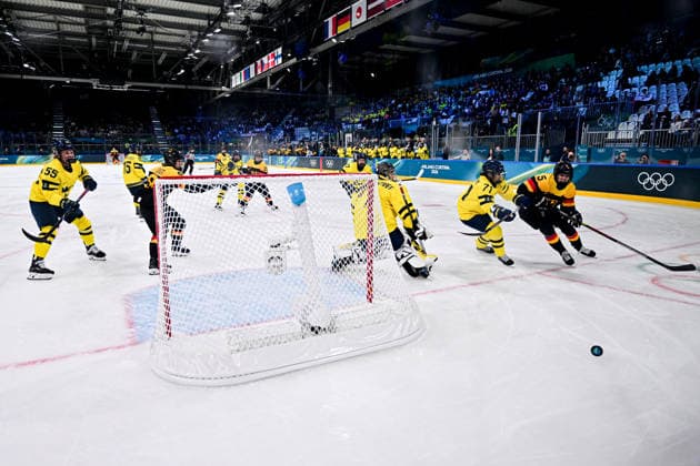 Sweden team group, Mannschaftsbild, Totale (SWE) vs Germany Team Group (GER), during Womens Prelim. Round - Group B, Ice hockey, Eishockey at the Olympic Winter games, Winterspiele,Spiele, Summer games Milano Cortina 2026, at Milano Rho Ice Hockey Arena, on February 05, 2026 in Milan, Italy. Noxthirdxpartyxsales  aflo_318582845