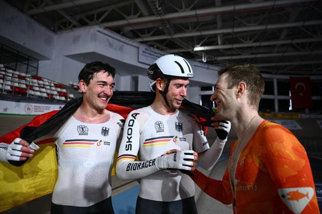 2026 UEC Track Elite European Championships Picture by Olly Hassell SWpix.com - 05 02 2026 - Cycling - 2026 UEC Track Elite European Championships - Konya Velodrome, Konya, Türkiye - Men™s Madison - Yoeri Havik (Netherlands) congratulates Moritz Augenstein (Germany) and Roger Kluge (Germany) after winning the Men™s Madison to become European Champion Konya Konya Velodrome Türkiye Copyright: x xSWpix.comx(t axPhotographyxHubxLtd)xOllyxHassell SWpix.comx SWP-3177-1094