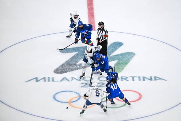 Winter Olympics - Ice hockey, Eishockey Women- France v Italy Chloe Aurard-Bushee (17) of Team France, Justine Reyes (11) of Team Italy, Lore Baudrit (19) of Team France, Matilde Fantin (17) of Team Italy, Aurora Abatangelo (10) of Team Italy, Margot Huot-Marchand (6) of Team France during the Ice Hockey Women s Preliminary Round Group B match between France and Italy at Milano Santagiulia Ice Hockey Arena as part of the Olympic Winter games, Winterspiele,Spiele, Summer games Milano Cortina 2026 on February 5, 2026 in Milan, Italy. Photo by JMP ABACAPRESS.COM Milan Italy  Copyright: xJMP ABACAx