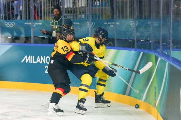 February 5, 2026, Milan, Lombardy, Italy: Action during the Women s Preliminary Round Group B game between Team Sweden and Team Germany at the Milano Cortina 2026 Winter Olympic Games, Olympische Spiele, Olympia, OS Sweden won 4:1 against Germany. Milan Italy - ZUMAc179 20260205_oly_c179_085 Copyright: xMickaelxChavetx