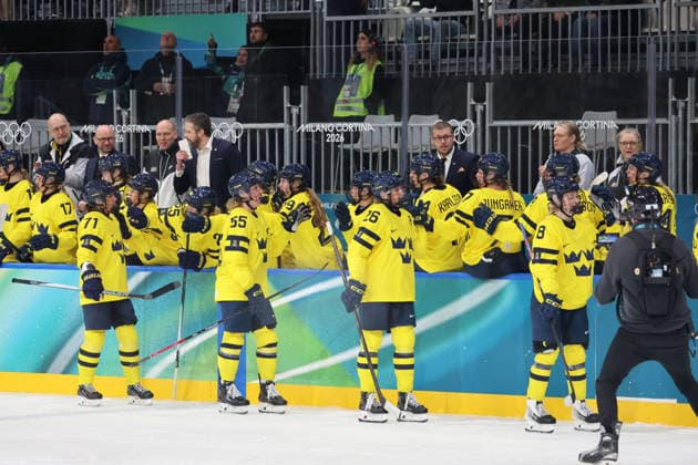 February 5, 2026, Milan, Lombardy, Italy: Team Sweden after a goal during their game against Team Germany in women s Ice hockey, Eishockey Group B game during the Milano Cortina 2026 Olympic Winter games, Winterspiele,Spiele, Summer games at Milano Rho Ice Hockey Arena. Milan Italy - ZUMAm117 20260205_oly_m117_009 Copyright: xDavidxMcIntyrex