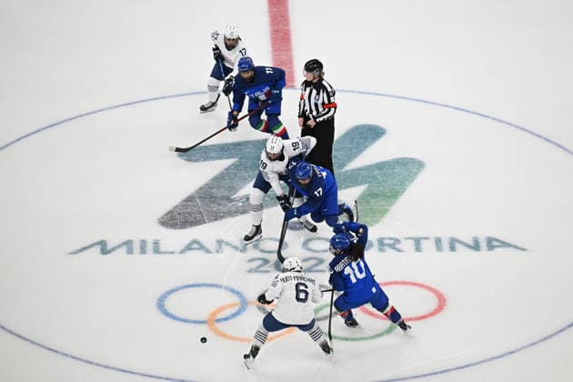 Winter Olympics - Ice hockey, Eishockey Women - France v Italy Chloe Aurard-Bushee (17) of Team France, Justine Reyes (11) of Team Italy, Lore Baudrit (19) of Team France, Matilde Fantin (17) of Team Italy, Sophie Leclerc (10) of Team France, Margot Huot-Marchand (6) of Team France during the Ice Hockey Women s Preliminary Round Group B match between France and Italy at Milano Santagiulia Ice Hockey Arena as part of the Olympic Winter games, Winterspiele,Spiele, Summer games Milano Cortina 2026 on February 5, 2026 in Milan, Italy. Photo by JMP ABACAPRESS.COM milan Italy  Copyright: xJMP ABACAx