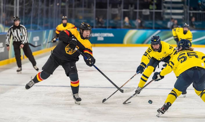 February 5, 2026, Milan, Lombardy, Italy: forward Mathilda Heine 41 of Team Germany plays against Team Sweden in the Preliminary Round Group B at the Milano Ice Park in Rho in MILAN, Italy during the 2026 Milano Corntina Winter Olympics. Milan Italy - ZUMAa161 20260205_oly_a161_030 Copyright: xWalterxG.xArcex