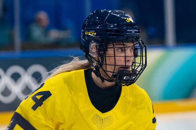 Sweden v Germany - Ice hockey, Eishockey Women s Prelim. Round - Group B Hallin Mira (SWE) participates in the Winter Olympic Games, Olympische Spiele, Olympia, OS at the Milano Rho Ice Hockey Arena in Milano, Italy, on February 5, 2026. Milano Lombardia Italy  Copyright: xFedericoxManonix originalFilename:manoni-icehocke260205_npqkF.jpg