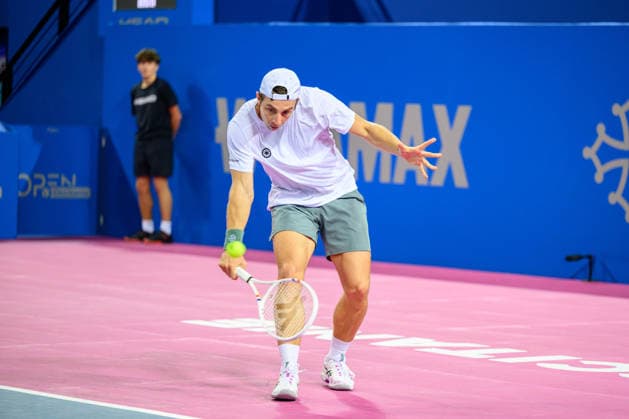 February 5, 2026, Perols, Montpellier, Occitanie, France: Tallon Griekspoor of Netherlands delivers a back hand shot during his match against Pablo Carreno Busta of Spain at Open Occitanie on February 5, 2026, at Sud de France Arena in Montpellier, France. Perols, Montpellier France - ZUMAc313 20260205_zsp_c313_012 Copyright: xFaresxChafaix