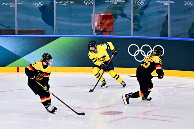 Sweden team group, Mannschaftsbild, Totale (SWE) vs Germany Team Group (GER), during Womens Prelim. Round - Group B, Ice hockey, Eishockey at the Olympic Winter games, Winterspiele,Spiele, Summer games Milano Cortina 2026, at Milano Rho Ice Hockey Arena, on February 05, 2026 in Milan, Italy. Noxthirdxpartyxsales  aflo_318595762