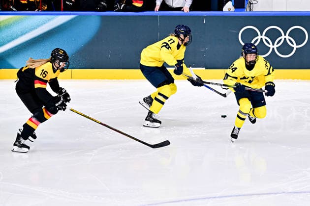 Sweden team group, Mannschaftsbild, Totale (SWE) vs Germany Team Group (GER), during Womens Prelim. Round - Group B, Ice hockey, Eishockey at the Olympic Winter games, Winterspiele,Spiele, Summer games Milano Cortina 2026, at Milano Rho Ice Hockey Arena, on February 05, 2026 in Milan, Italy. Noxthirdxpartyxsales  aflo_318595770