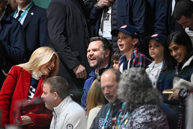 MILAN, ITALY 20260205 JD Vance sits in the stands with his wife Usha Vance and their children during the Olympic women s Ice hockey, Eishockey match between the United States and the Czech Republic at the Milan Rho Ice Hockey Arena during the Milan Olympics. MILANO ITALY x10070x *** MILAN, ITALY 20260205 JD Vance sits in the stands with his wife Usha Vance and their children during the Olympic women s ice hockey match between the United States and the Czech Republic at the Milan Rho Ice Hockey Arena during the Milan Olympics MILANO ITALY x10070x  Copyright: xJessicaxGow TTx 2026 OLYMPICS ICE HOCKEY USA-CZECH REPUBLIC
