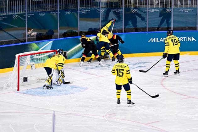 Sweden team group, Mannschaftsbild, Totale (SWE) vs Germany Team Group (GER), during Womens Prelim. Round - Group B, Ice hockey, Eishockey at the Olympic Winter games, Winterspiele,Spiele, Summer games Milano Cortina 2026, at Milano Rho Ice Hockey Arena, on February 05, 2026 in Milan, Italy. Noxthirdxpartyxsales  aflo_318595787