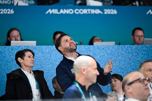 MILAN, ITALY 20260205 JD Vance with his children in the stands during the Olympic opening match of the women s Ice hockey, Eishockey between the USA and the Czech Republic at the Milan Rho Ice Hockey Arena during the Milan Olympics. MILANO ITALY x10070x *** MILAN, ITALY 20260205 JD Vance with his children in the stands during the Olympic opening match of the women s ice hockey between the USA and the Czech Republic at the Milan Rho Ice Hockey Arena during the Milan Olympics MILANO ITALY x10070x  Copyright: xJessicaxGow TTx 2026 OLYMPICS ICE HOCKEY USA-CZECH REPUBLIC