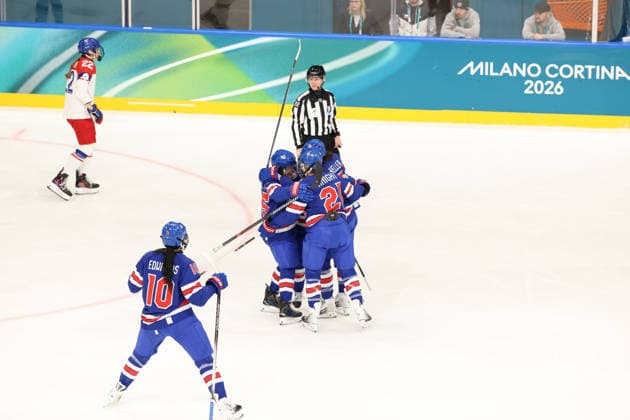 February 5, 2026, Milan, Lombardy, Italy: ALEX CARPENTER of USA celebrates with her teammates after scoring her side s first goal in the Women s Preliminary Round Group A game between Team United States and Team Czechia at the Milano Cortina 2026 Winter Olympic Games, Olympische Spiele, Olympia, OS Milan Italy - ZUMAc179 20260205_oly_c179_098 Copyright: xMickaelxChavetx