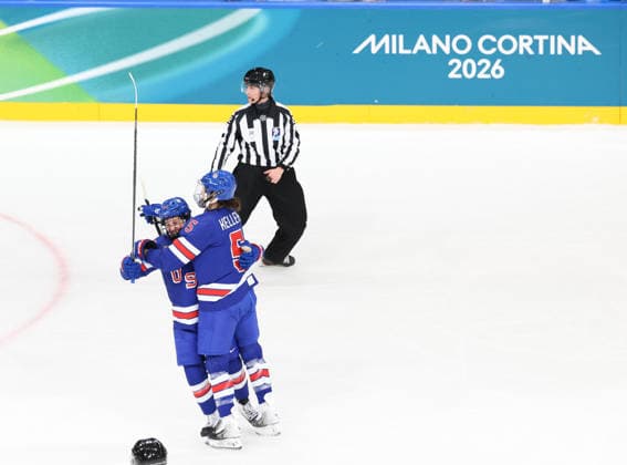 February 5, 2026, Milan, Lombardy, Italy: ALEX CARPENTER of USA celebrates with her teammates after scoring her side s first goal in the Women s Preliminary Round Group A game between Team United States and Team Czechia at the Milano Cortina 2026 Winter Olympic Games, Olympische Spiele, Olympia, OS Milan Italy - ZUMAc179 20260205_oly_c179_099 Copyright: xMickaelxChavetx