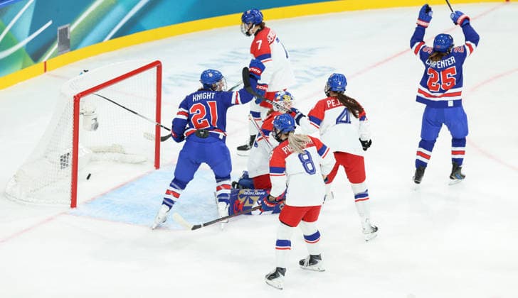 February 5, 2026, Milan, Lombardy, Italy: ALEX CARPENTER of USA celebrates with her teammates after scoring her side s first goal in the Women s Preliminary Round Group A game between Team United States and Team Czechia at the Milano Cortina 2026 Winter Olympic Games, Olympische Spiele, Olympia, OS Milan Italy - ZUMAc179 20260205_oly_c179_101 Copyright: xMickaelxChavetx