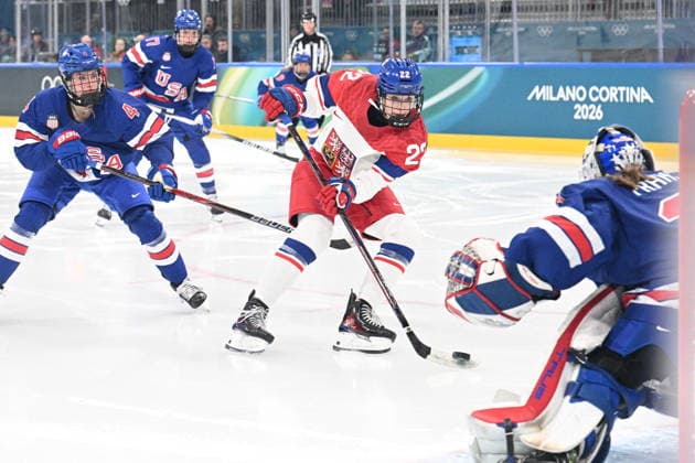 From left Caroline Harvey of USA, Czech Tereza Plosova, Aerin Frankel, goalie of USA in action during the women s preliminary round Group A Ice hockey, Eishockey match between USA and Czech Republic at the Milano Rho Ice Hockey Arena during the Milano Cortina 2026 Winter Olympic Games, Olympische Spiele, Olympia, OS in Milan, on February 5, 2026. (CTKxPhoto MichalxKamaryt) CTKPhotoP2026020507706  CTKPhotoP2026020507706