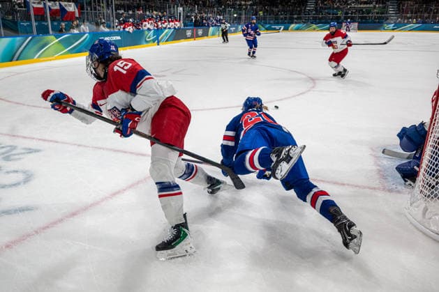 United States v Czech Republic - Winter Olympics 2026 Women s Hockey Game Trnkova Andrea (CZE) and Coyne Kendall (USA) participate in the Winter Olympic Games, Olympische Spiele, Olympia, OS at the Milano Rho Ice hockey, Eishockey Arena in Milano, Italy, on February 5, 2026. Milano Lombardia Italy  Copyright: xFedericoxManonix originalFilename:manoni-icehocke260205_npazc.jpg