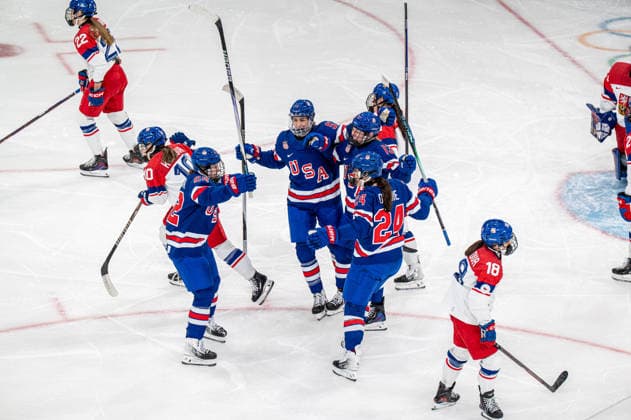 February 5, 2026, Milano, Lombardia, Italy: United States of America players exulting during the Winter Olympic Games, Olympische Spiele, Olympia, OS Milano Cortina 2026, at the Milano Rho Ice hockey, Eishockey Arena, on February 5, 2026 in Milano, Italy Milano Italy - ZUMAm345 20260205_zsp_m345_047 Copyright: xFedericoxManonix