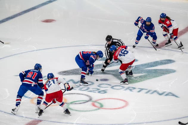 United States v Czech Republic - Winter Olympics 2026 Women s Hockey Game Carpenter Alex (USA) and Mrazova Katerina (CZE) participate in the Winter Olympic Games, Olympische Spiele, Olympia, OS at the Milano Rho Ice hockey, Eishockey Arena in Milano, Italy, on February 5, 2026 Milano Lombardia Italy  Copyright: xFedericoxManonix originalFilename:manoni-icehocke260205_npi6Z.jpg