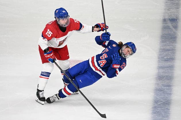 From lef Czech Andrea Trnkova, Alex Carpenter of USA in action during the women s preliminary round Group A Ice hockey, Eishockey match between USA and Czech Republic at the Milano Rho Ice Hockey Arena during the Milano Cortina 2026 Winter Olympic Games, Olympische Spiele, Olympia, OS in Milan, on February 5, 2026. (CTKxPhoto MichalxKamaryt) CTKPhotoP2026020508383  CTKPhotoP2026020508383