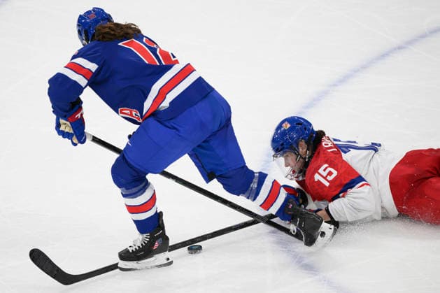 From left Kelly Pannek of USA, Andrea Trnkova of Czech Republic in action during the women s preliminary round Group A Ice hockey, Eishockey match between USA and Czech Republic at the Milano Rho Ice Hockey Arena during the Milano Cortina 2026 Winter Olympic Games, Olympische Spiele, Olympia, OS in Milan, on February 5, 2026. (CTKxPhoto MichalxKamaryt) CTKPhotoP2026020508810  CTKPhotoP2026020508810
