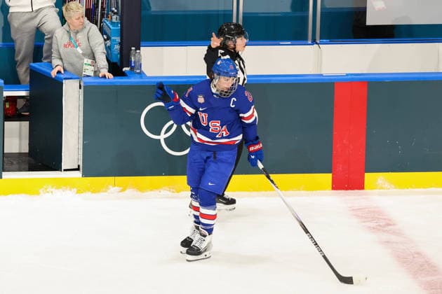 February 5, 2026, Milan, Lombardy, Italy: HILARY KNIGHT 21 of Team USA celebrates with her teammates after scoring her side s fourth goal in the Women s Preliminary Round Group A game between Team United States and Team Czechia at the Milano Cortina 2026 Winter Olympic Games, Olympische Spiele, Olympia, OS USA won the game 5:1. Milan Italy - ZUMAc179 20260205_oly_c179_126 Copyright: xMickaelxChavetx